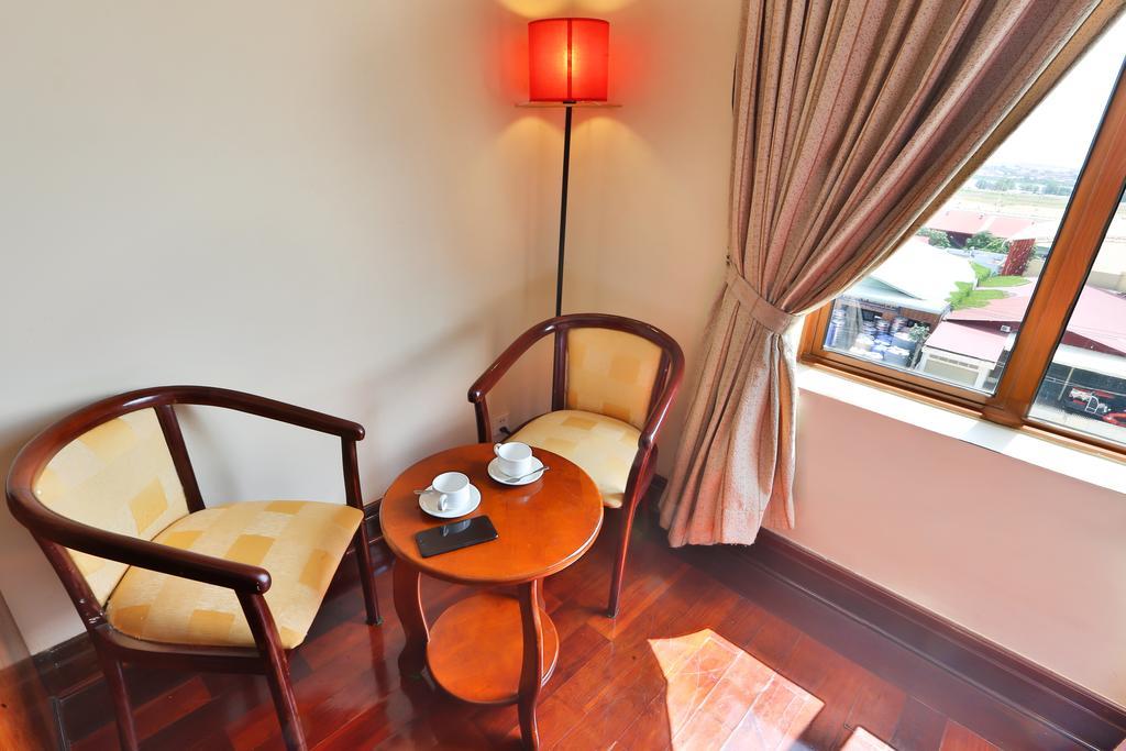 Blue River Hotel Phnom Penh Exterior foto