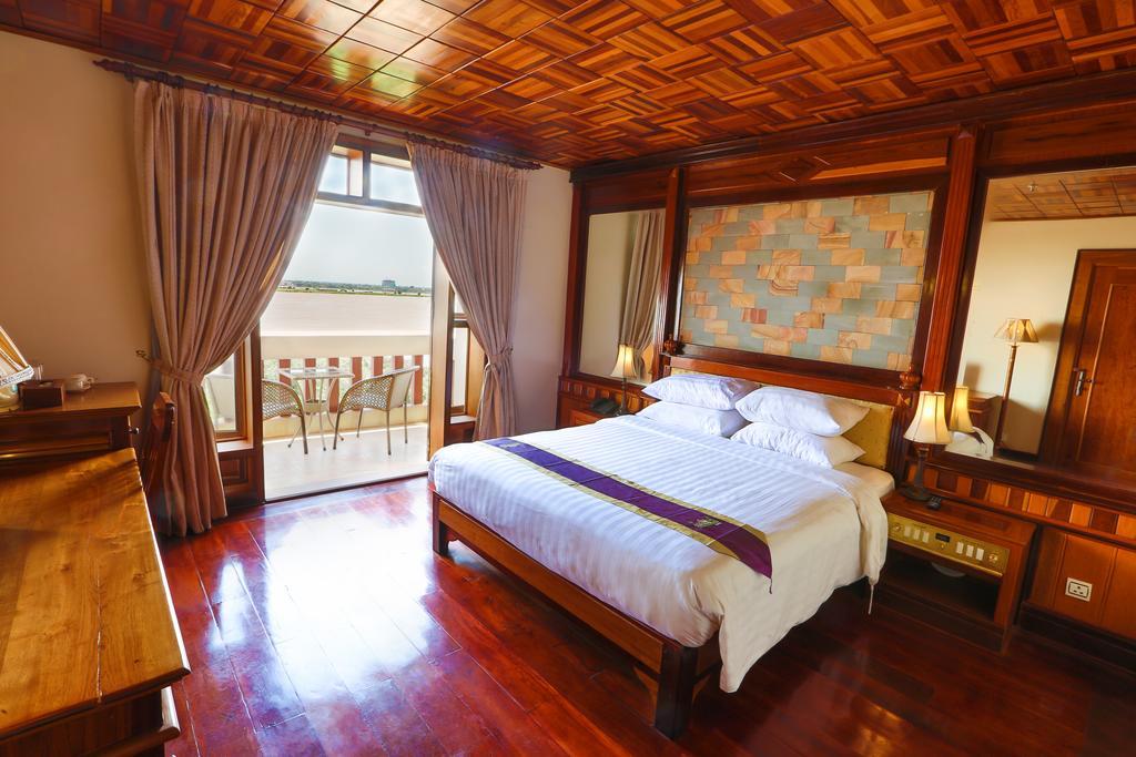 Blue River Hotel Phnom Penh Exterior foto