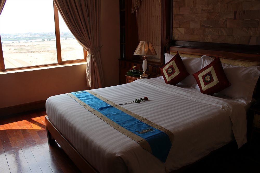Blue River Hotel Phnom Penh Exterior foto