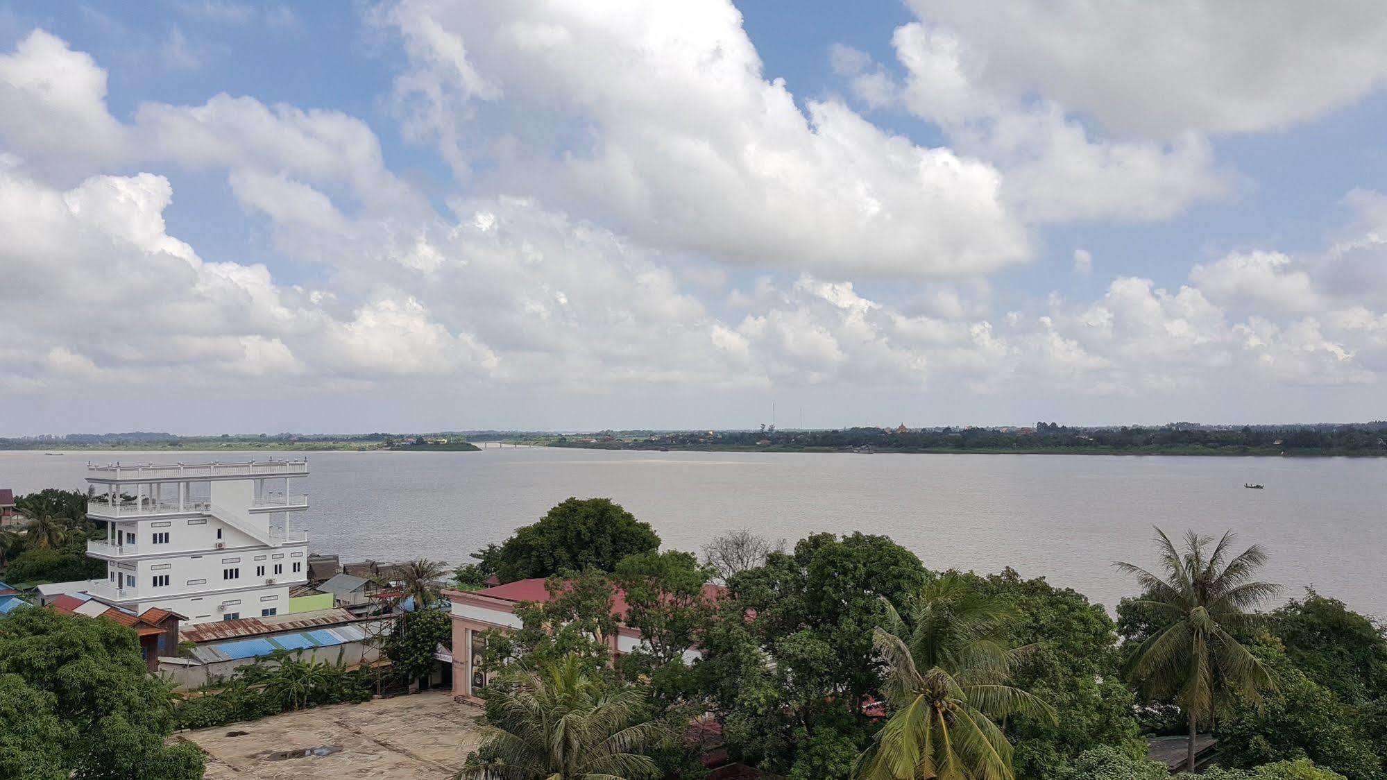 Blue River Hotel Phnom Penh Exterior foto