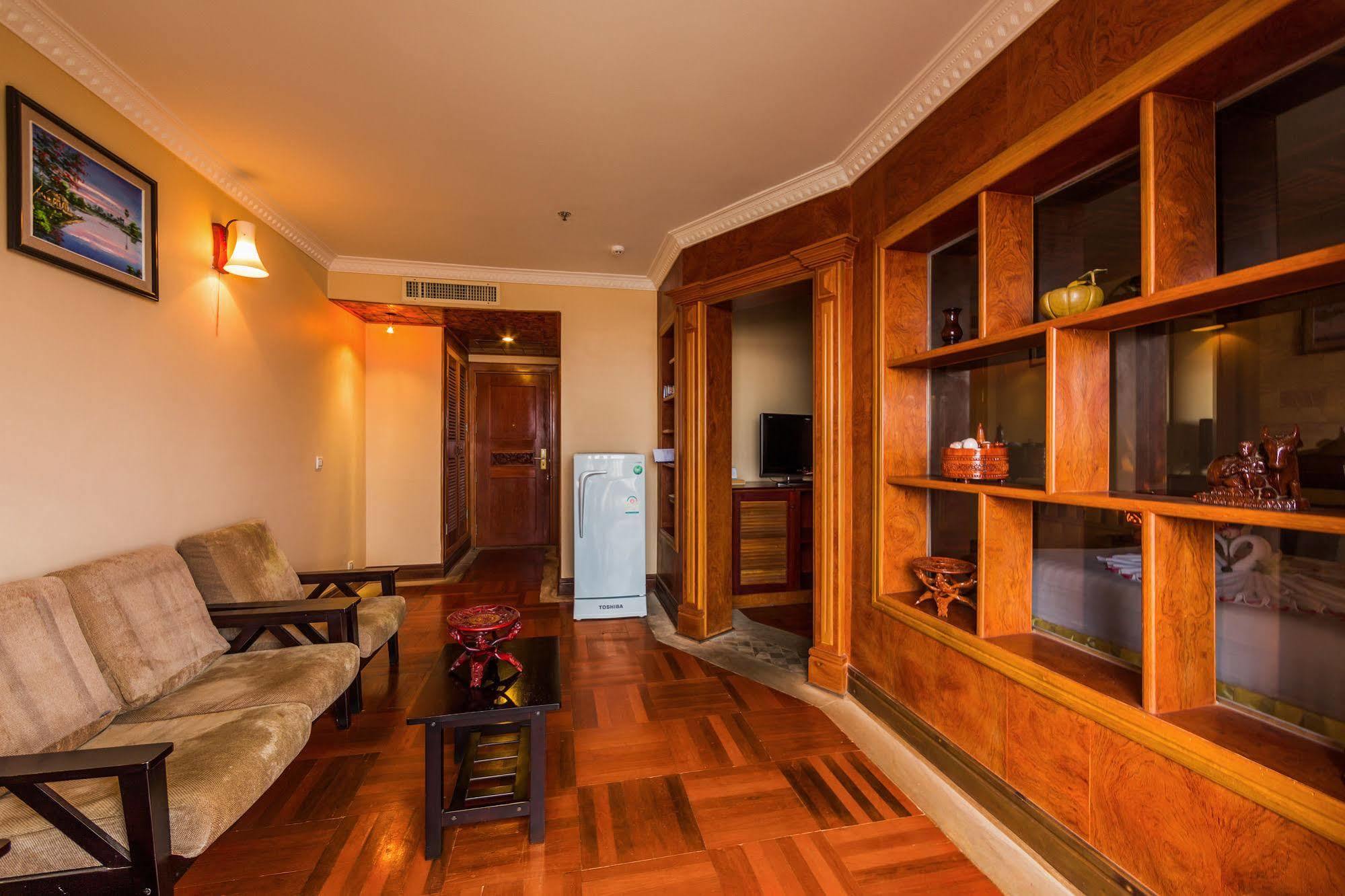 Blue River Hotel Phnom Penh Exterior foto