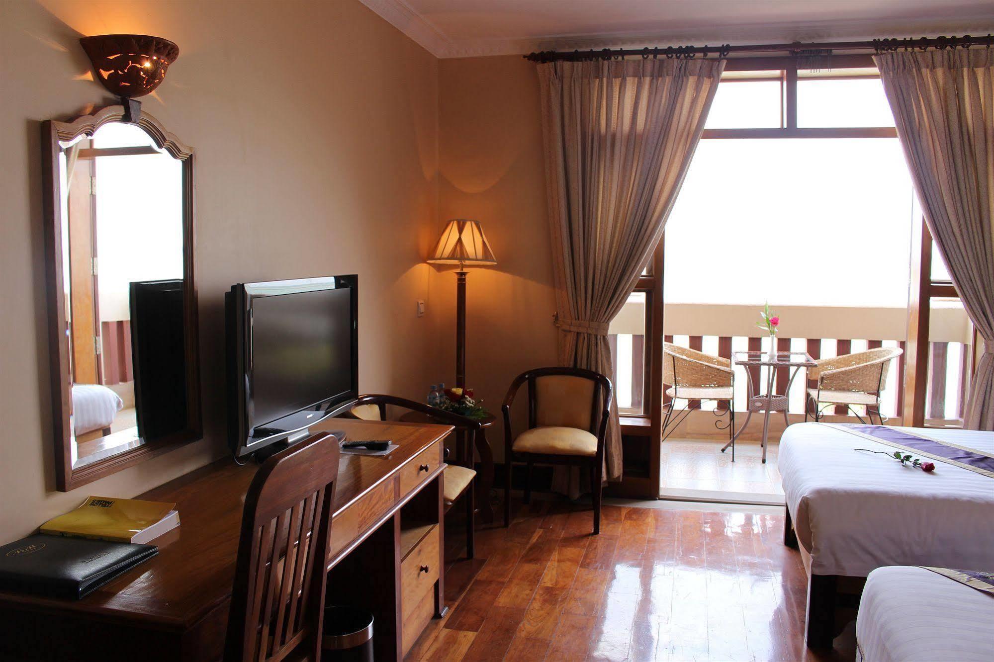 Blue River Hotel Phnom Penh Exterior foto