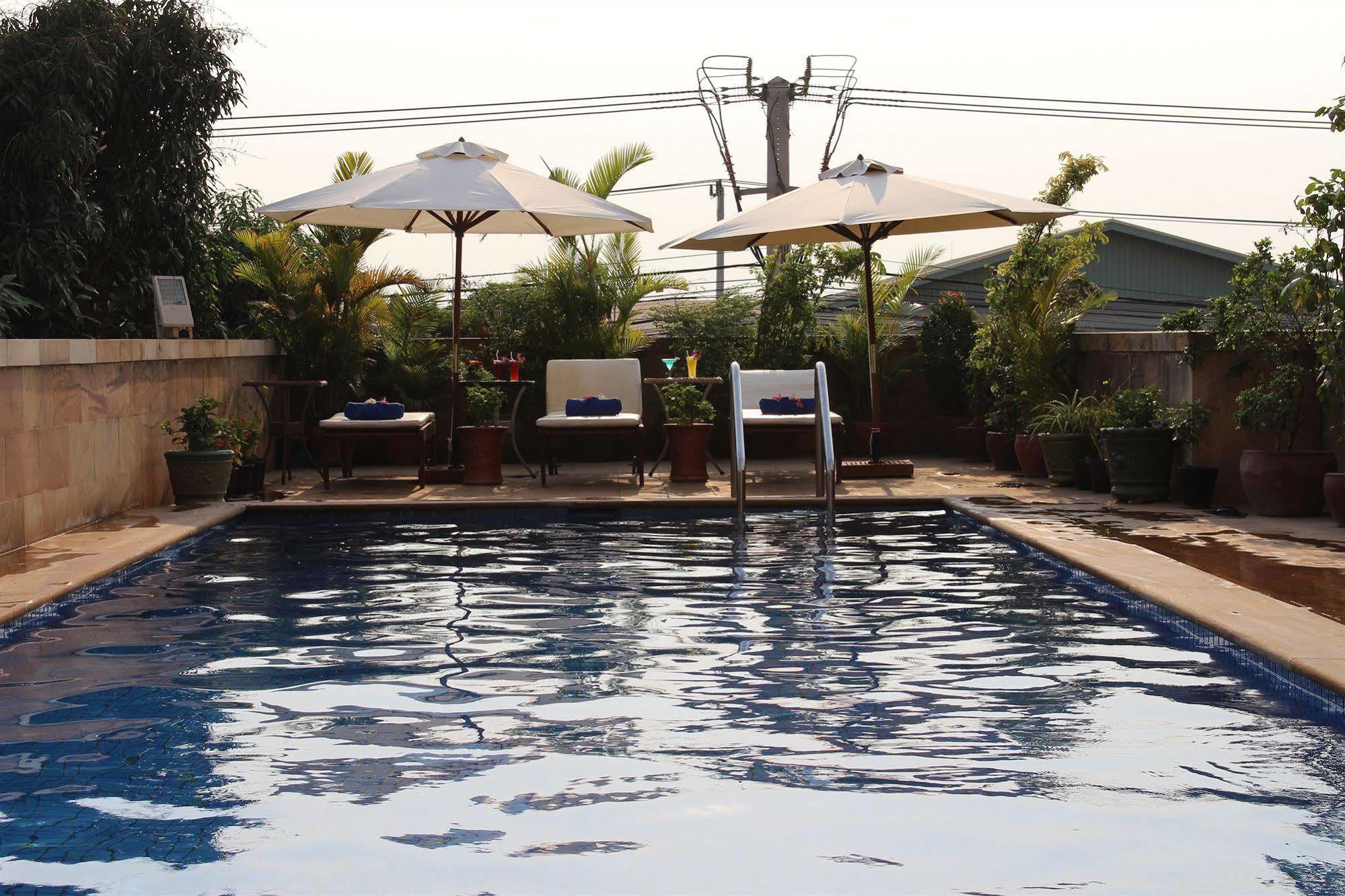 Blue River Hotel Phnom Penh Exterior foto